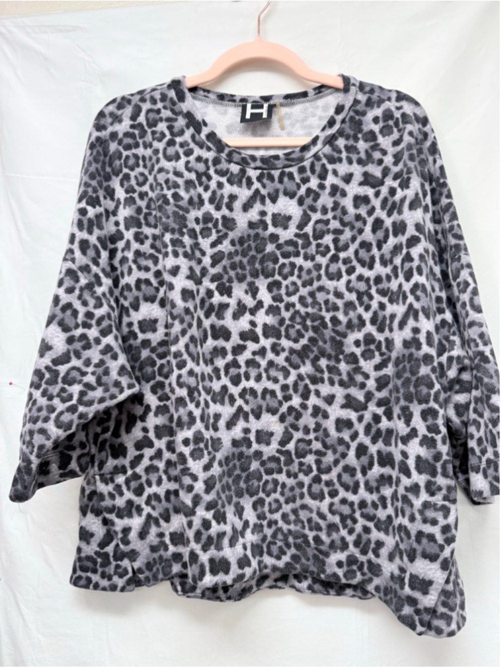 Women's H by Bordeaux Leopard Print sweatshirt Grey Black L